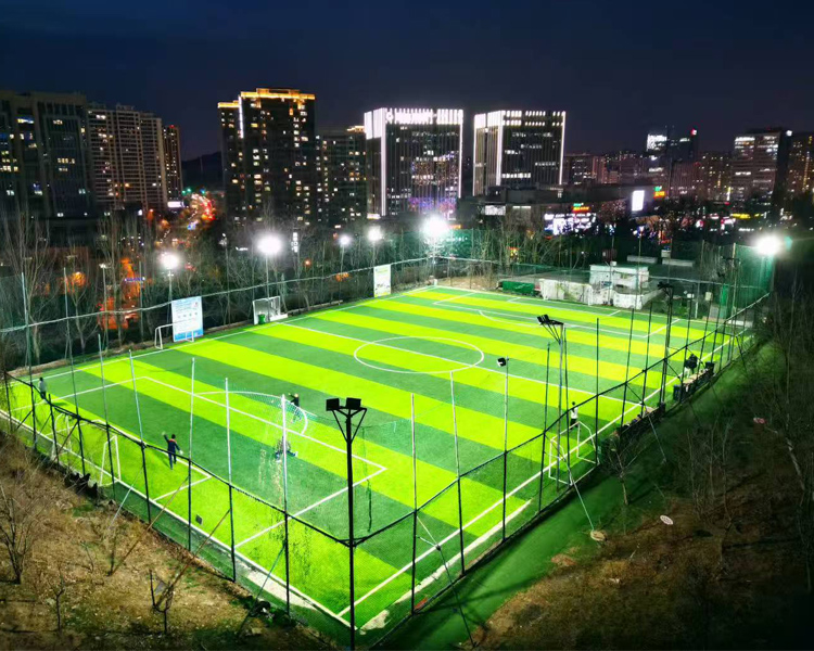 nevýplňový fotbalový trávník pro sportoviště